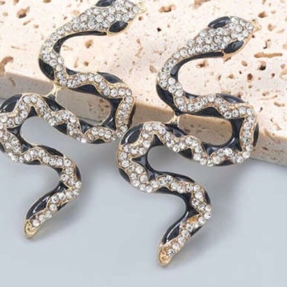 🐍 Betsey Johnson sparkling snake earrings 🐍 - Picture 1 of 3
